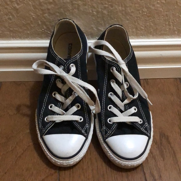 Youth Converse Chuck Taylor sneaker - Picture 2 of 4